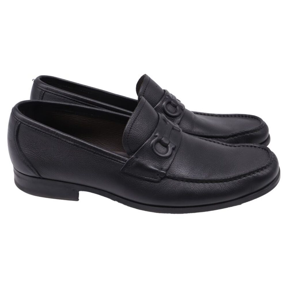 Ferragamo Gancini Loafers in Black Leather